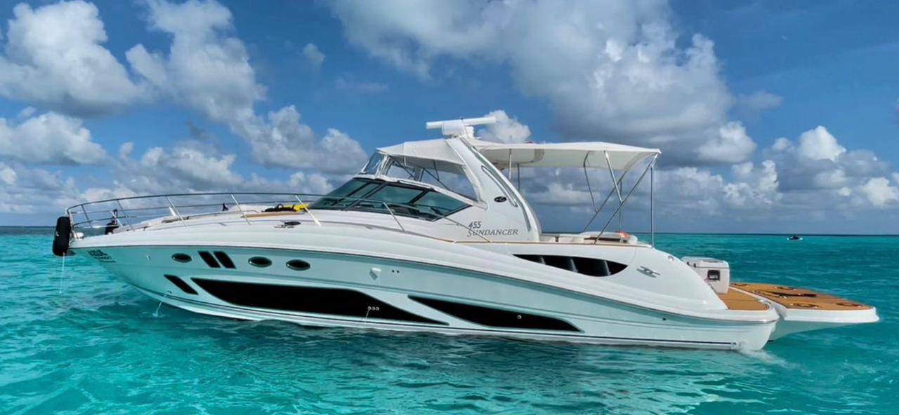 Sea Ray 455 anchored turquoise Caribbean Cancun Isla Mujeres